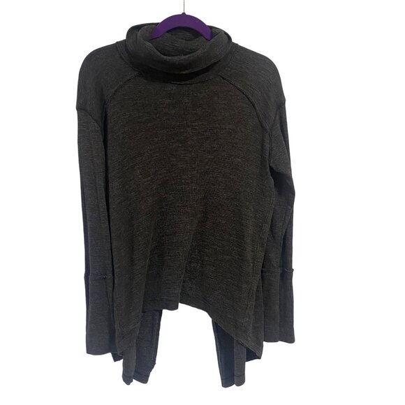 Free People We the Free Long Sleeve Gray Split‎ Back Turtle Top Size M - Picture 1 of 7